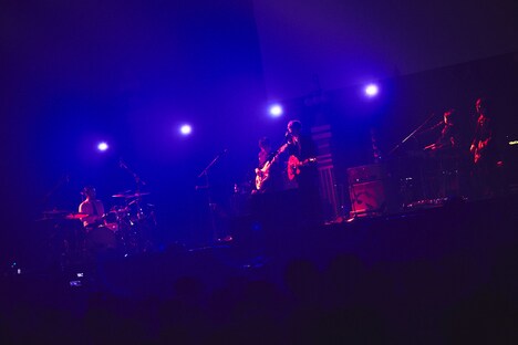 indigo la End「藍」の様子。（撮影：鳥居洋介 / 横山マサト）