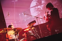 indigo la End「藍」の様子。（撮影：鳥居洋介 / 横山マサト）