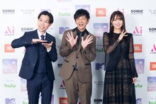 左から岩井勇気（ハライチ）、向井慧 （パンサー）、菅井友香（櫻坂46）。（撮影：田中聖太郎）