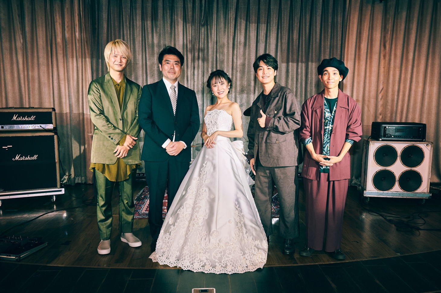 リアクション ザ ブッタと山口森広（左から2番目）、大宮愛加（写真中央）。