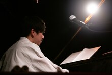 壷阪健登（Piano）