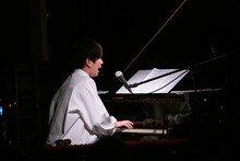 壷阪健登（Piano）