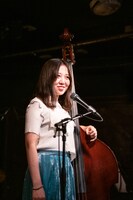 石川紅奈（B, Vo）