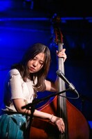 石川紅奈（B, Vo）