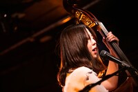 石川紅奈（B, Vo）