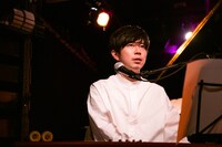 壷阪健登（Piano）