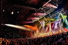 ハンブレッダーズ「秋のグーパンまつりZ」よりBLUE ENCOUNTのライブの様子。（撮影：浜野カズシ）