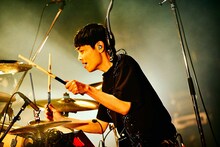 高村佳秀（Dr / BLUE ENCOUNT）（撮影：浜野カズシ）