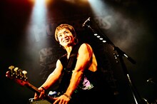 辻村勇太（B / BLUE ENCOUNT）（撮影：浜野カズシ）