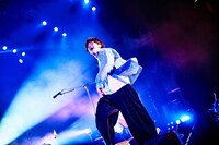 田邊駿一（Vo, G / BLUE ENCOUNT）（撮影：浜野カズシ）