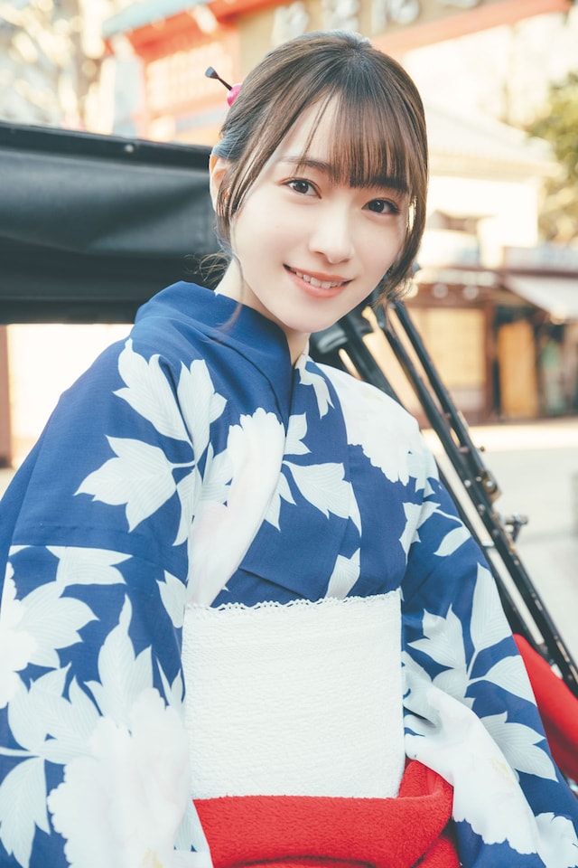 守屋麗奈（櫻坂46）「笑顔のグー、チョキ、パー」アザーカット・ミニブックより。(c)Seed & Flower LLC／竹書房（撮影：東 京祐）
