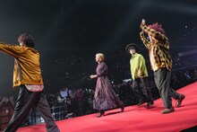 レッドカーペットを歩くSEKAI NO OWARI。（撮影：岸田哲平）