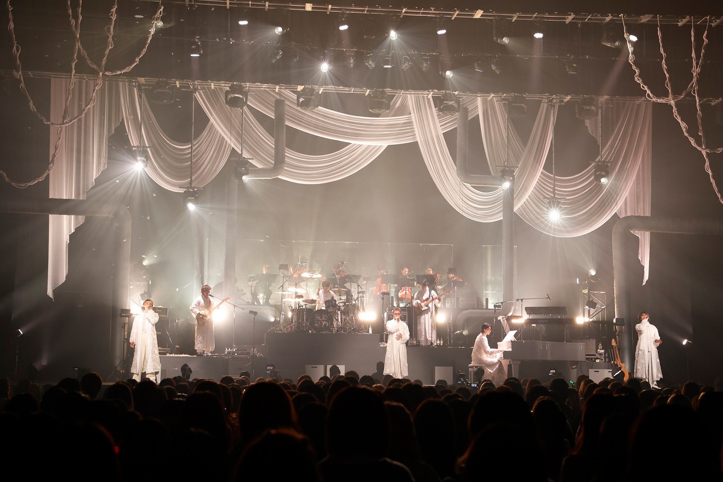 「7ORDER LIVE FACTORY～脱色と着色～」東京・東京ガーデンシアター公演の様子。