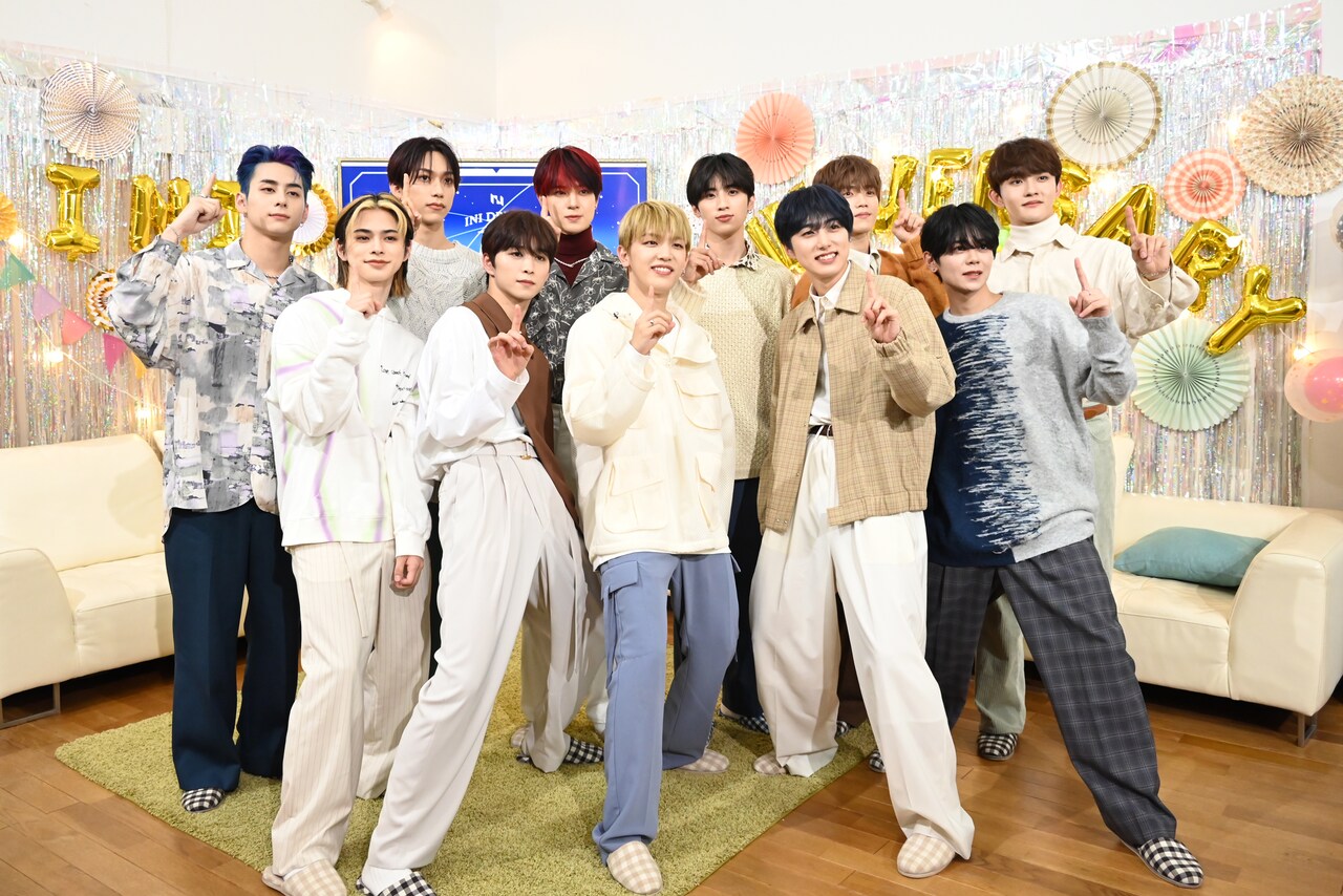 UNIQ デビュー1周年記念写真集イボトレカ