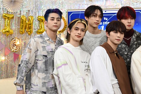 左から西洸人、松田迅、池崎理人、後藤威尊、佐野雄大。