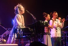 「中村佳穂 TOUR ✌ NIA・near ✌」フェスティバルホール公演の様子。（撮影：井上嘉和）