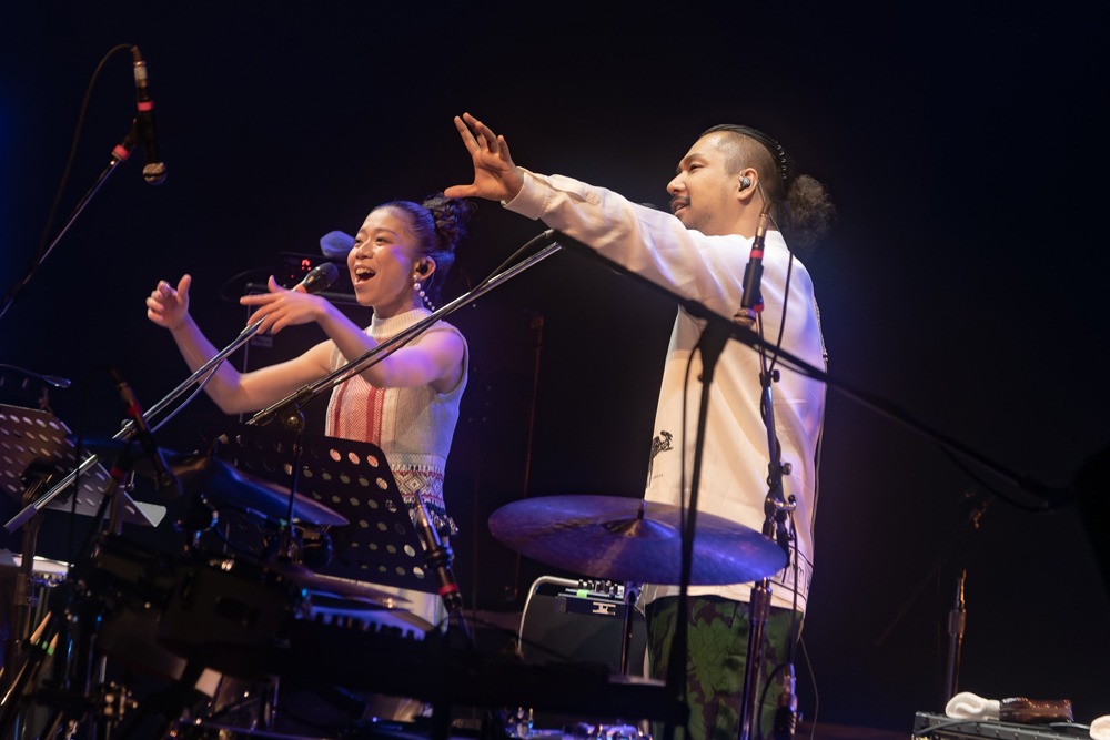 左から高橋あず美（Cho）、植松陽介（Cho）。（撮影：井上嘉和）