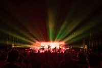 「中村佳穂 TOUR ✌ NIA・near ✌」フェスティバルホール公演の様子。（撮影：井上嘉和）