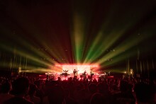 「中村佳穂 TOUR ✌ NIA・near ✌」フェスティバルホール公演の様子。（撮影：井上嘉和）