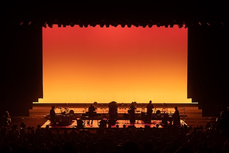 「中村佳穂 TOUR ✌ NIA・near ✌」フェスティバルホール公演の様子。（撮影：井上嘉和）