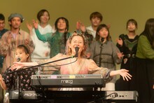 「中村佳穂 TOUR ✌ NIA・near ✌」フェスティバルホール公演の様子。（撮影：井上嘉和）