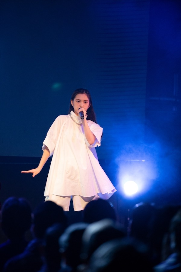 山崎カノン（写真提供：エイベックス）
