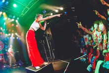 斉藤朱夏「朱演2022 LIVE HOUSE TOUR『キミとはだしの青春』」神奈川・Yokohama Bay Hall公演の様子。（撮影：江藤はんな［SHERPA+］）