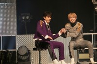 河野純喜と白岩瑠姫。(c)LAPONE ENTERTAINMENT