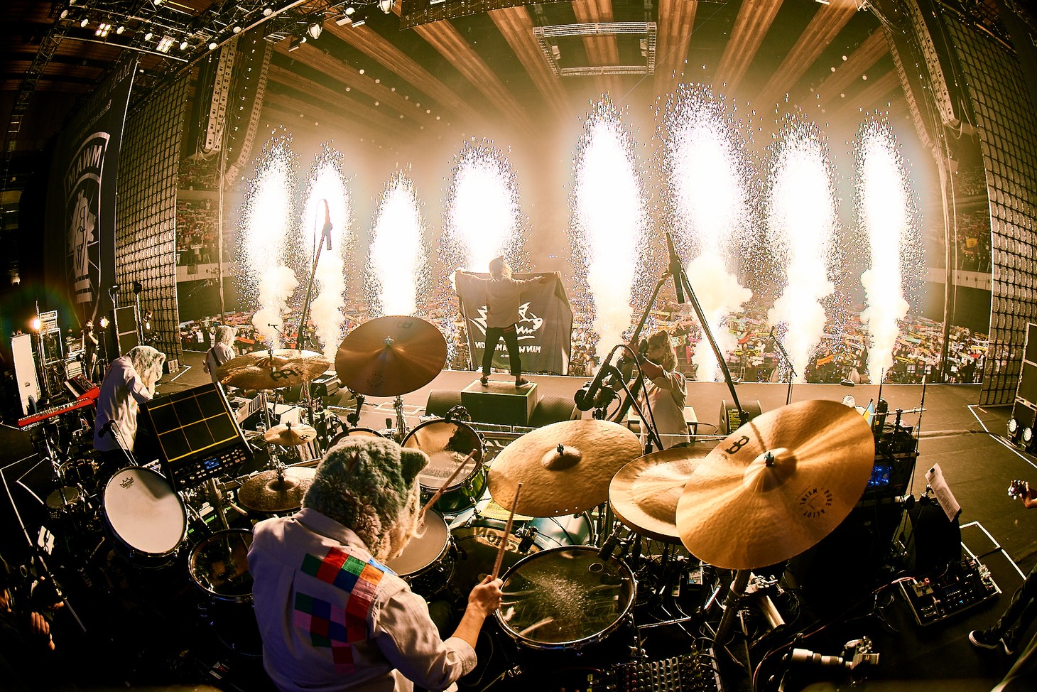 MAN WITH A MISSION（撮影：酒井ダイスケ）