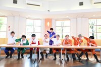 回答ポーズに個性を出す超特急。