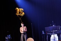 風船を持って登場したlilyこと石田ゆり子。（撮影：平野タカシ）