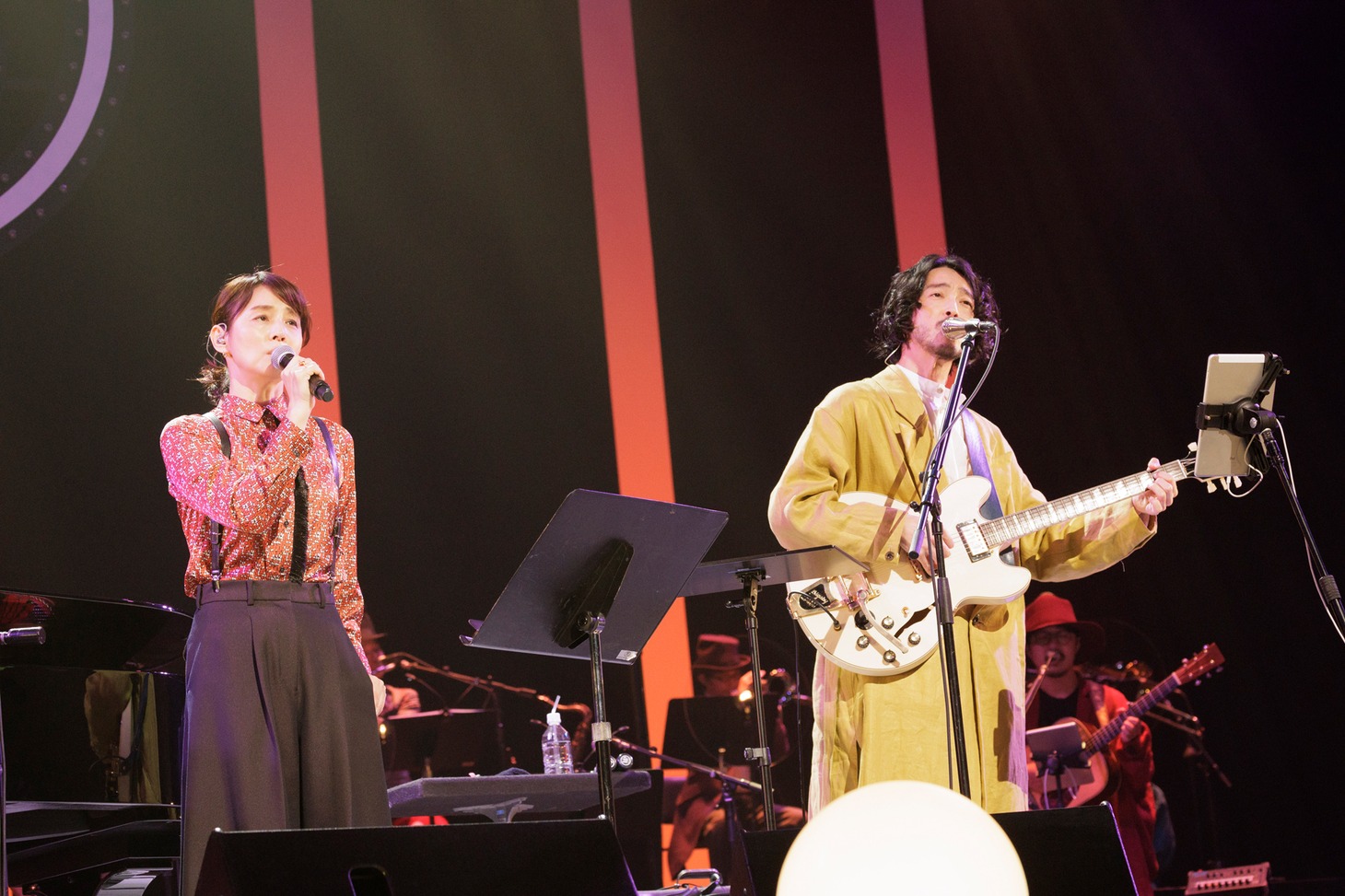 左からlily、大橋トリオ。（撮影：平野タカシ）