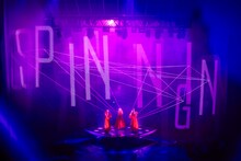 「Spinning World」をパフォーマンスするPerfume。（撮影：上山陽介）