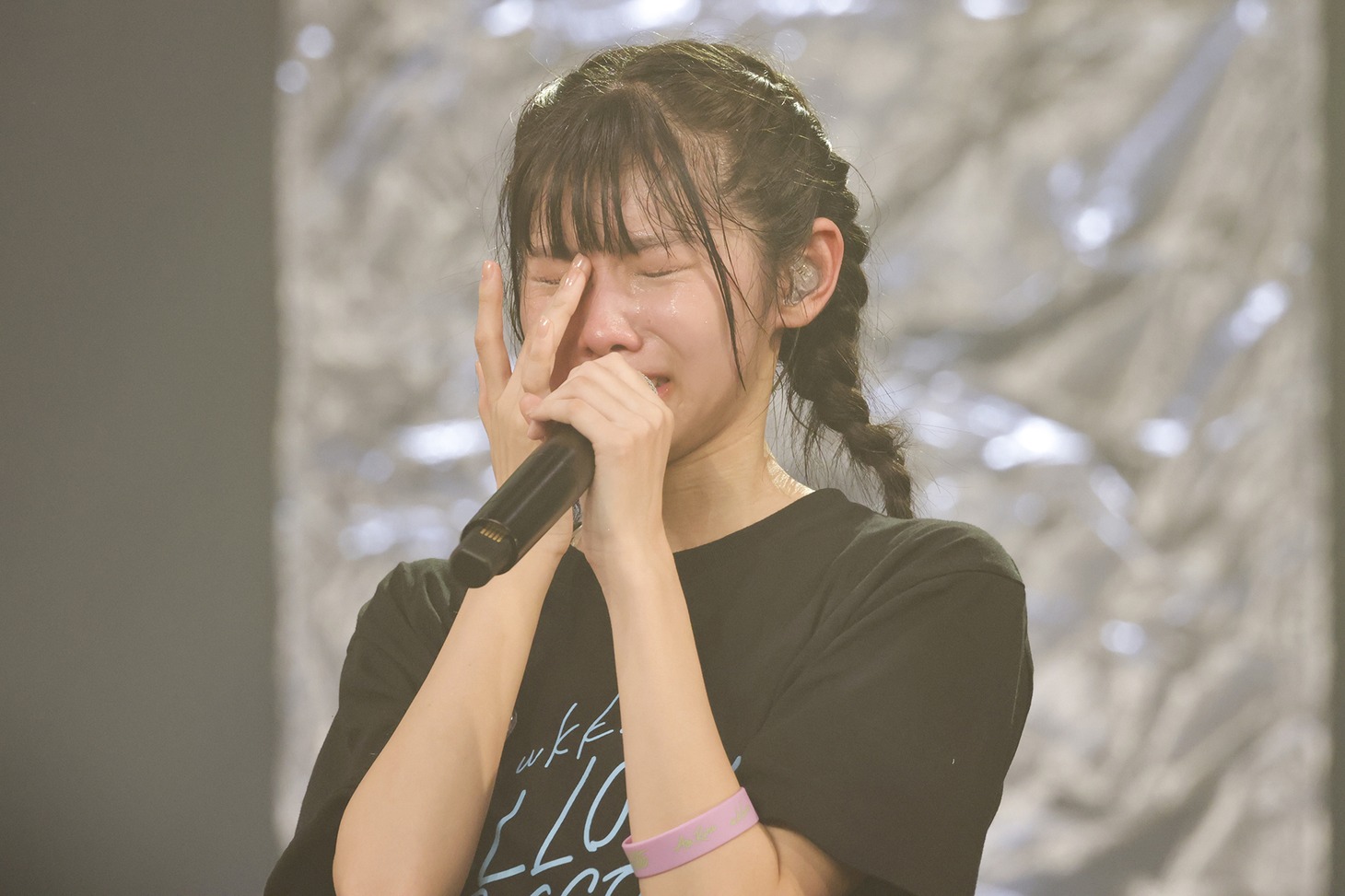 涙する葵るり。