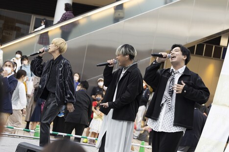 左からNARITO（all at once）、大野雄大（Da-iCE）、ITSUKI（all at once）。