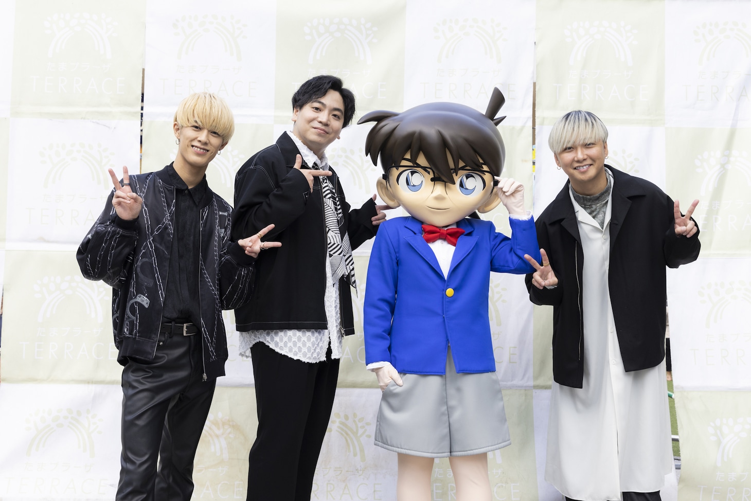 左からall at once、江戸川コナン、大野雄大（Da-iCE）。