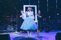 麻倉もも「LAWSON presents 麻倉もも Live Tour 2022 “Piacere!”」東京・中野サンプラザホール公演の様子。（撮影：大庭元）