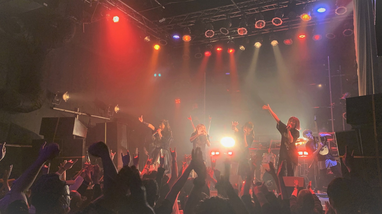 Broken By The Screamのライブの様子。