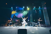 麻倉もも「LAWSON presents 麻倉もも Live Tour 2022 “Piacere!”」東京・中野サンプラザホール公演の様子。（撮影：大庭元）