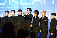 SEVENTEEN「DREAM」合同記者会見の様子。