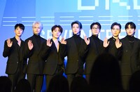 SEVENTEEN「DREAM」合同記者会見の様子。