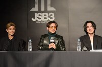 左から岩田剛典、NAOTO、ØMI。