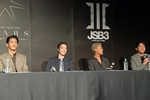 左から小林直己、今市隆二、ELLY、山下健二郎。