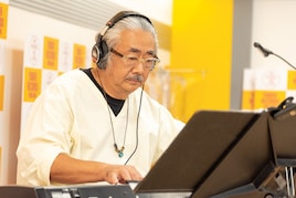 植松伸夫が過去の「FF」曲と向き合う、新作発売日に「ビッグブリッヂの死闘」熱演