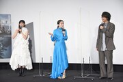左から早見沙織、百田夏菜子、浪川大輔。