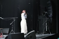 ファンに手を振るNao☆。