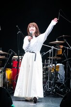 ファンに手を振るNao☆。