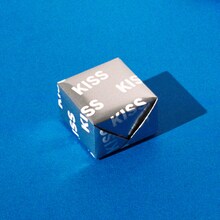 FINLANDS「キスより遠く」ジャケット