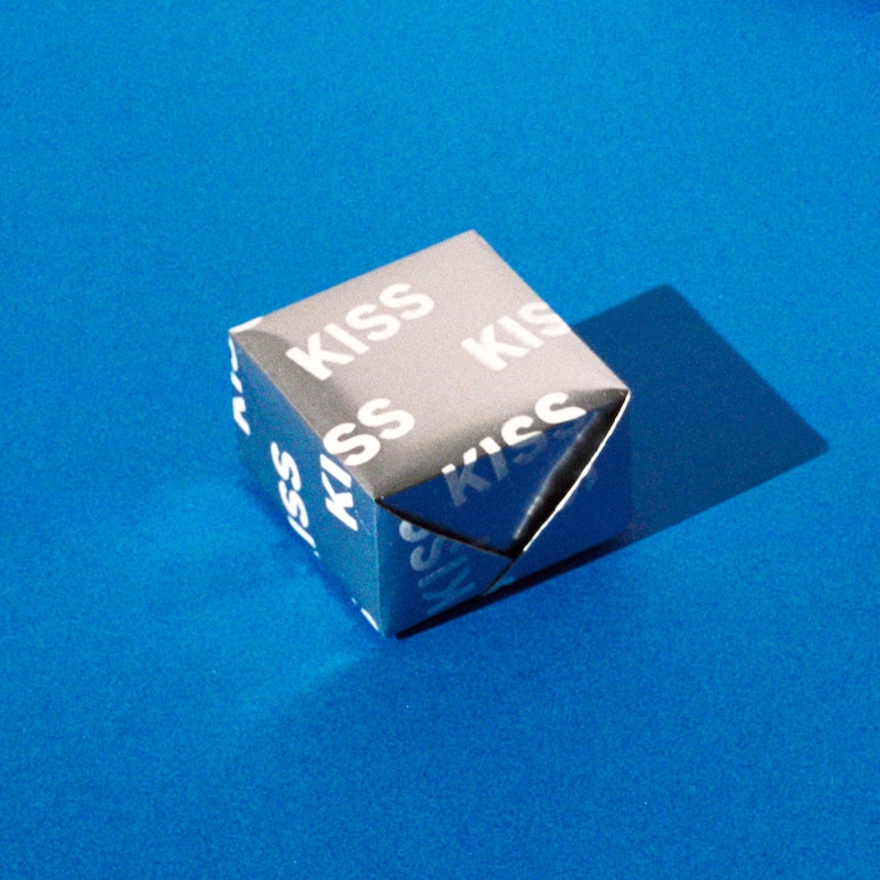 FINLANDS「キスより遠く」ジャケット