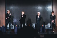 会見に応じるTHE LAST ROCKSTARS。